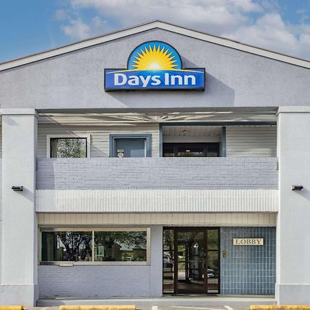 Days Inn By Wyndham Raleigh Glenwood-Crabtree Exterior photo