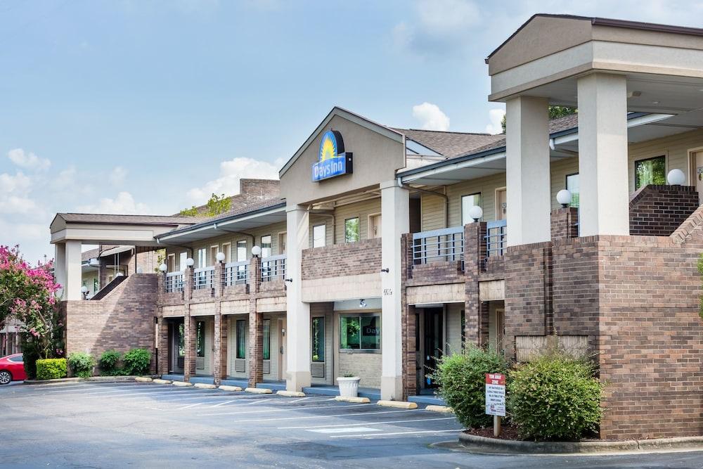 Days Inn By Wyndham Raleigh Glenwood-Crabtree Exterior photo