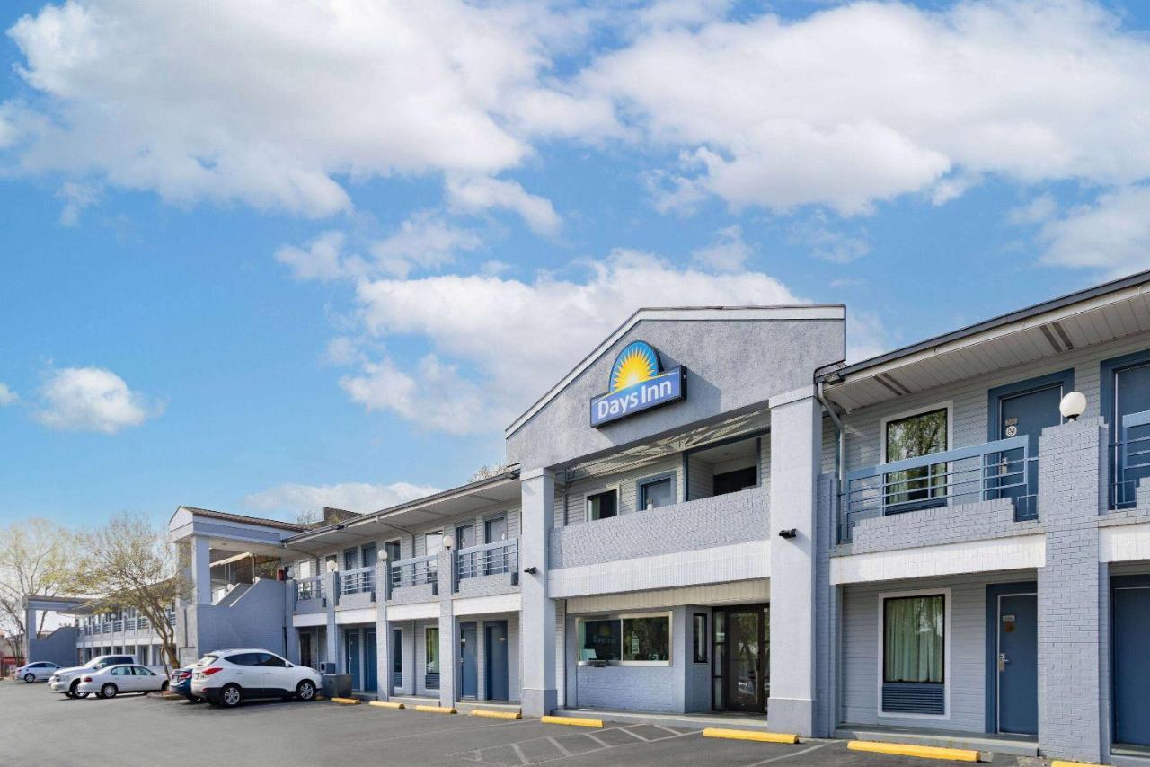 Days Inn By Wyndham Raleigh Glenwood-Crabtree Exterior photo