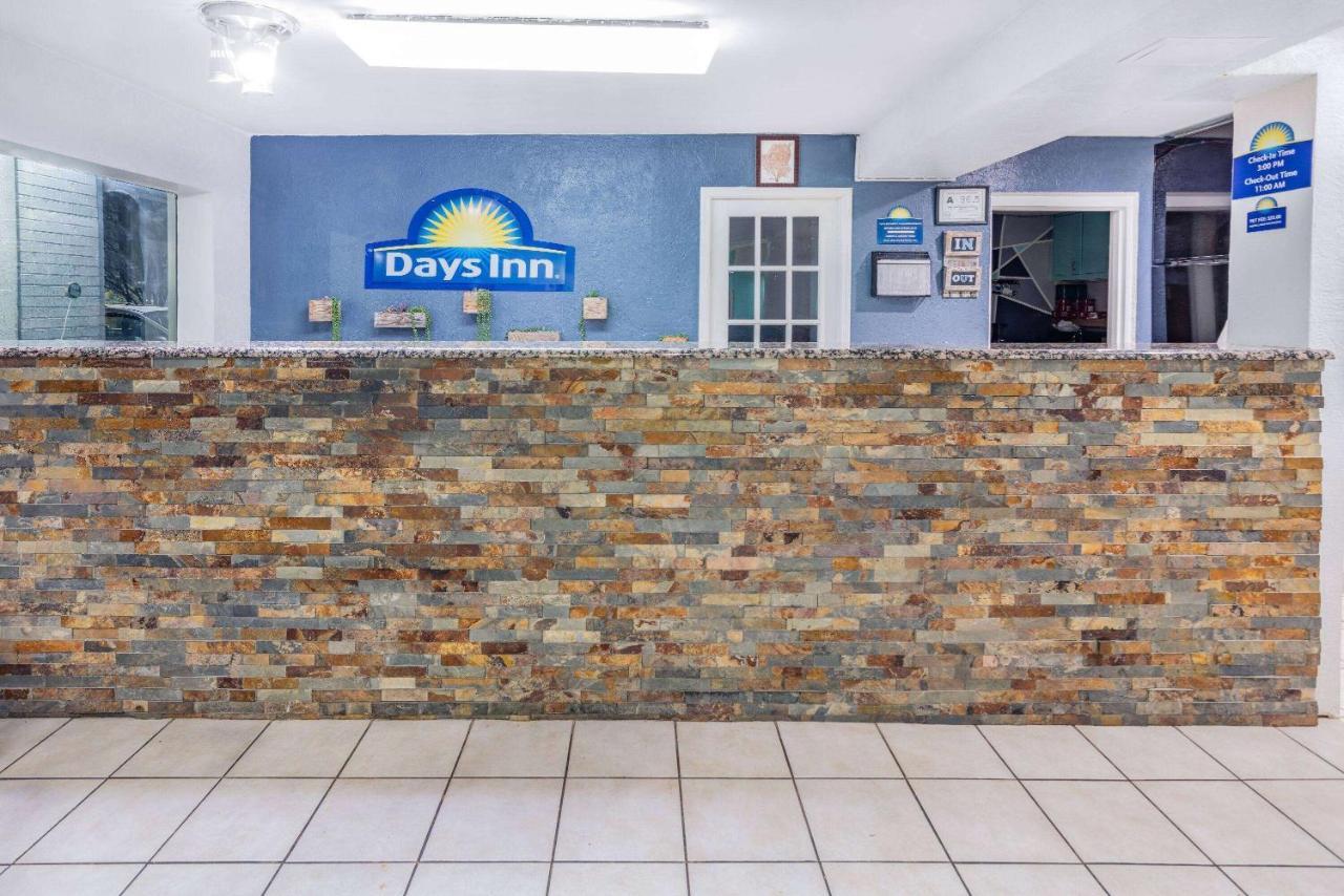 Days Inn By Wyndham Raleigh Glenwood-Crabtree Exterior photo