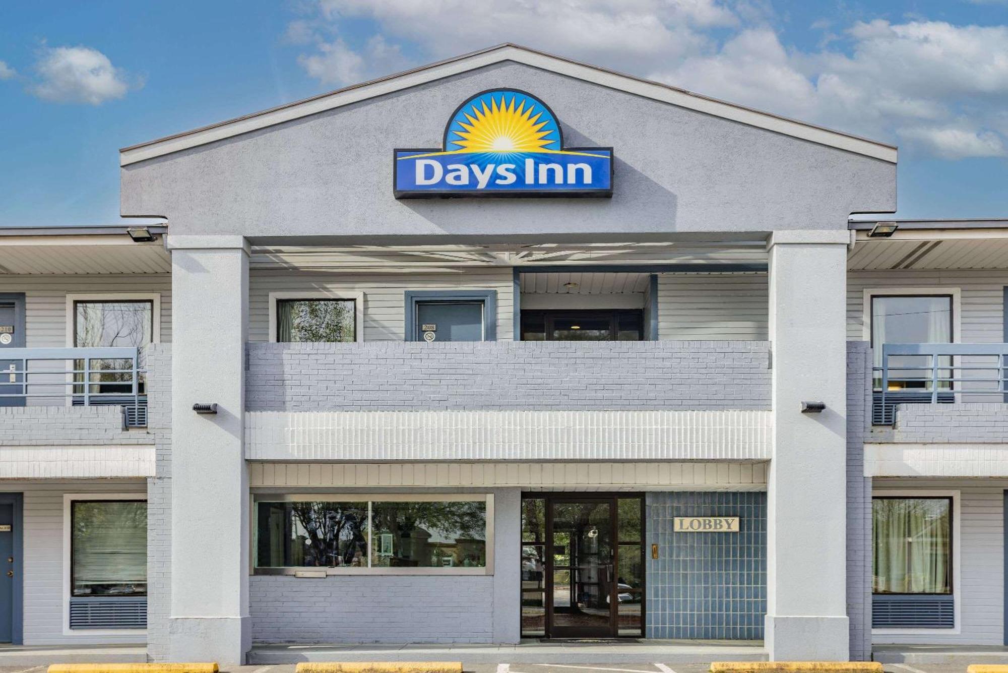 Days Inn By Wyndham Raleigh Glenwood-Crabtree Exterior photo