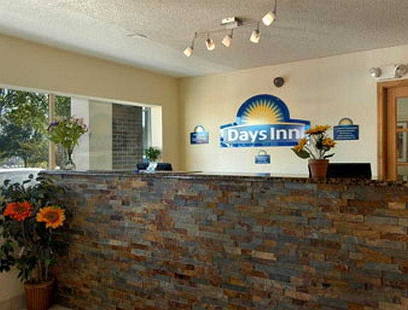 Days Inn By Wyndham Raleigh Glenwood-Crabtree Exterior photo
