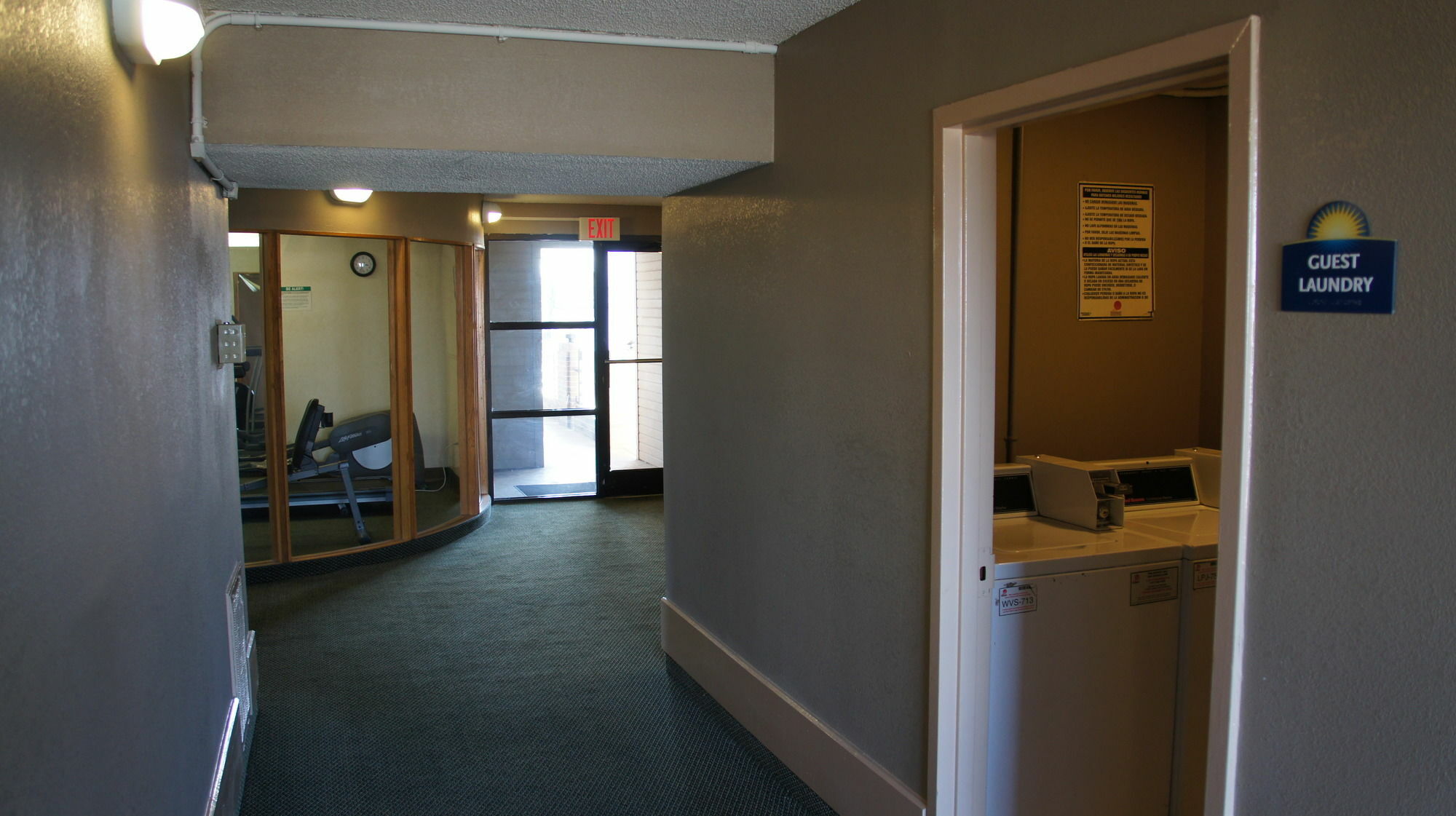 Days Inn By Wyndham Raleigh Glenwood-Crabtree Exterior photo