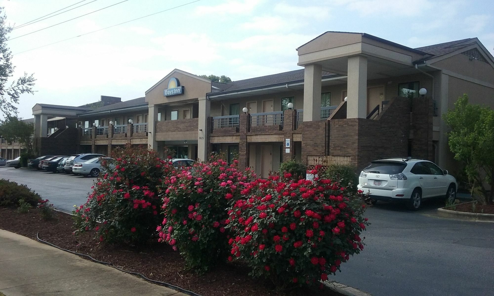 Days Inn By Wyndham Raleigh Glenwood-Crabtree Exterior photo